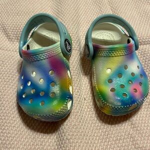Crocs Tie Dye size 4 Toddler EUC